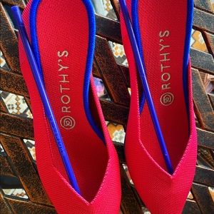 Roth’s pointed toe flats